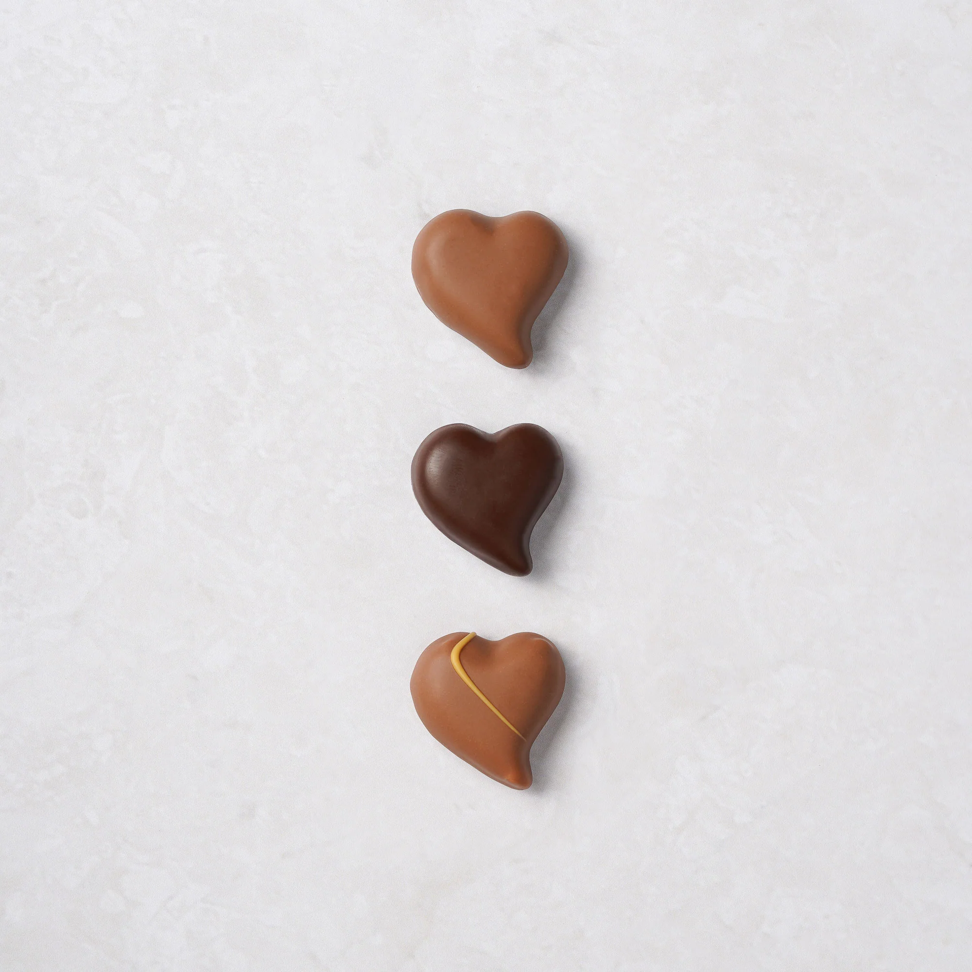 Coffret 8 cœurs en chocolat noir et lait - 75g - Image 2