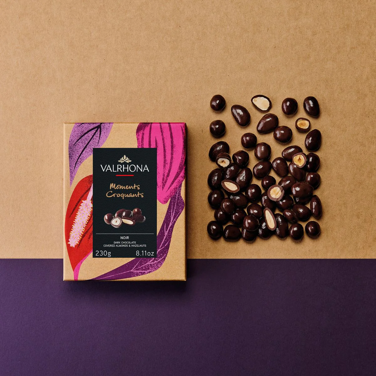 Coffret amandes et noisettes enrobées de chocolat noir - 230g - Image 2